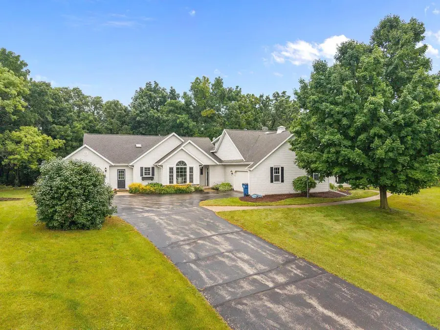 N5383 BUENA VISTA DRIVE, Fond Du Lac, WI 54937 - Image #2