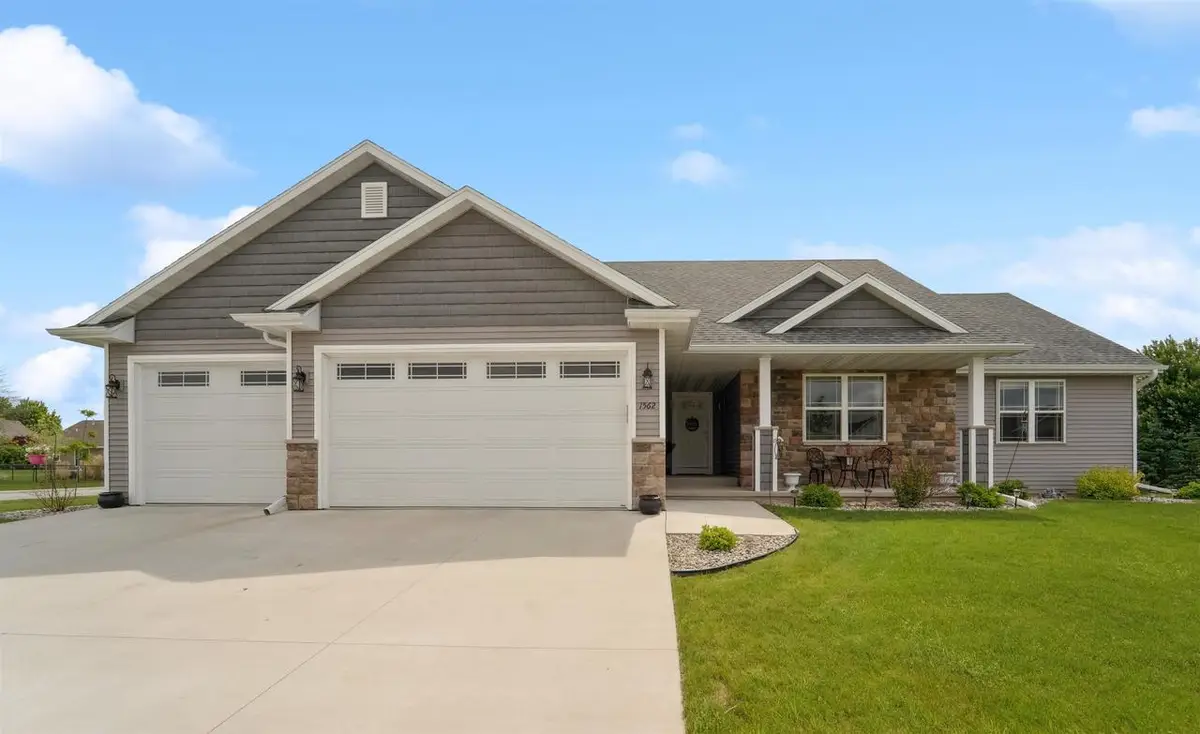 1562 LONE OAK DRIVE, Neenah, WI 54956 - Image #1