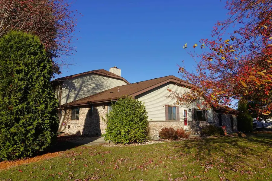 892 BISHOP COURT, Fond Du Lac, WI 54935 - Image #2