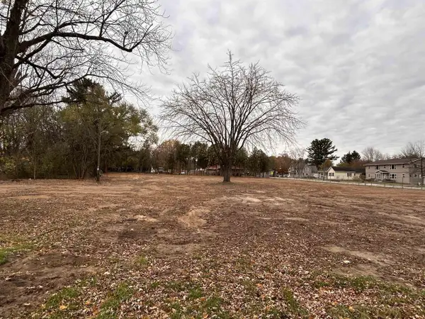 327 S WAUPACA STREET, Wautoma, WI 54982