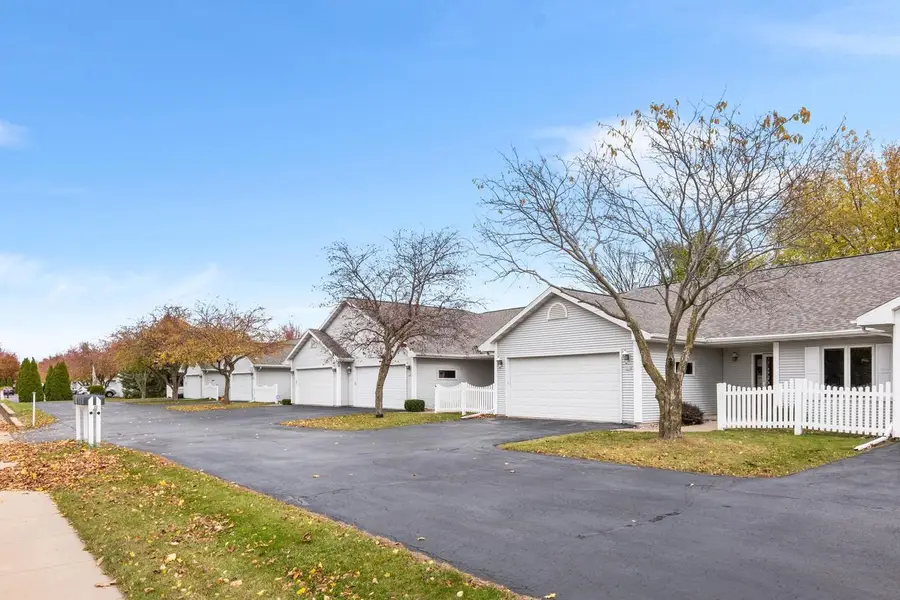 1568 S OAKWOOD ROAD, Oshkosh, WI 54904 - Image #3
