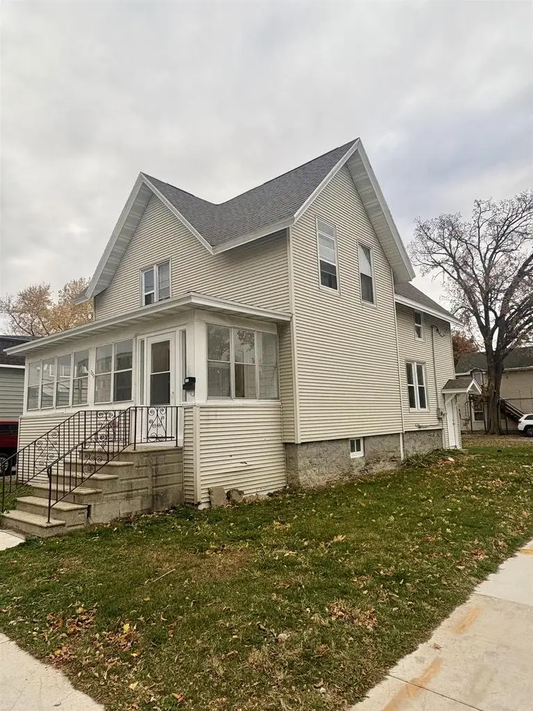 700 W LINCOLN AVENUE, Oshkosh, WI 54901 - Image #1