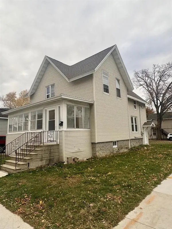 700 W LINCOLN AVENUE, Oshkosh, WI 54901