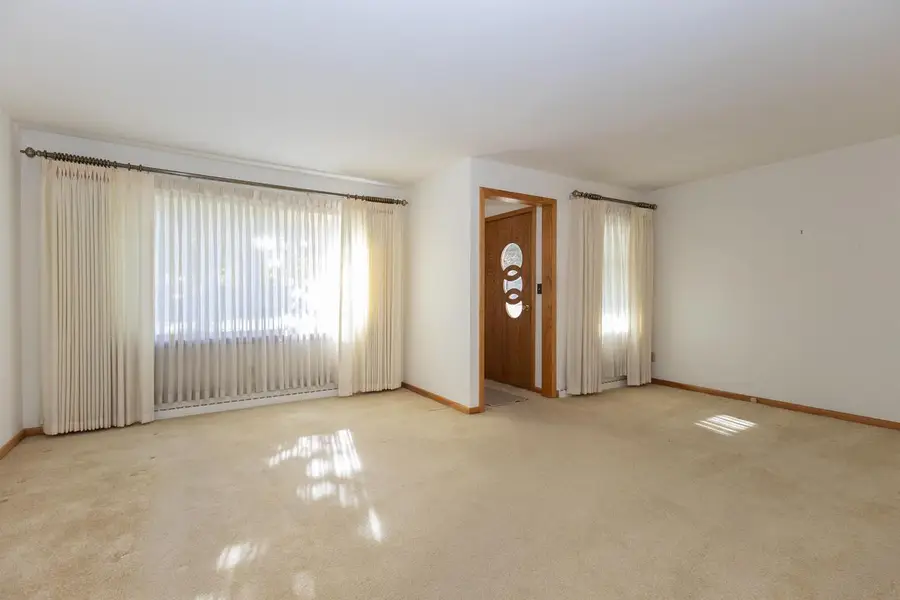 154 W 25TH AVENUE, Oshkosh, WI 54902 - Image #3