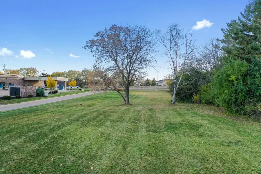 1875 RATH LANE, Oshkosh, WI 54902 - Image #2