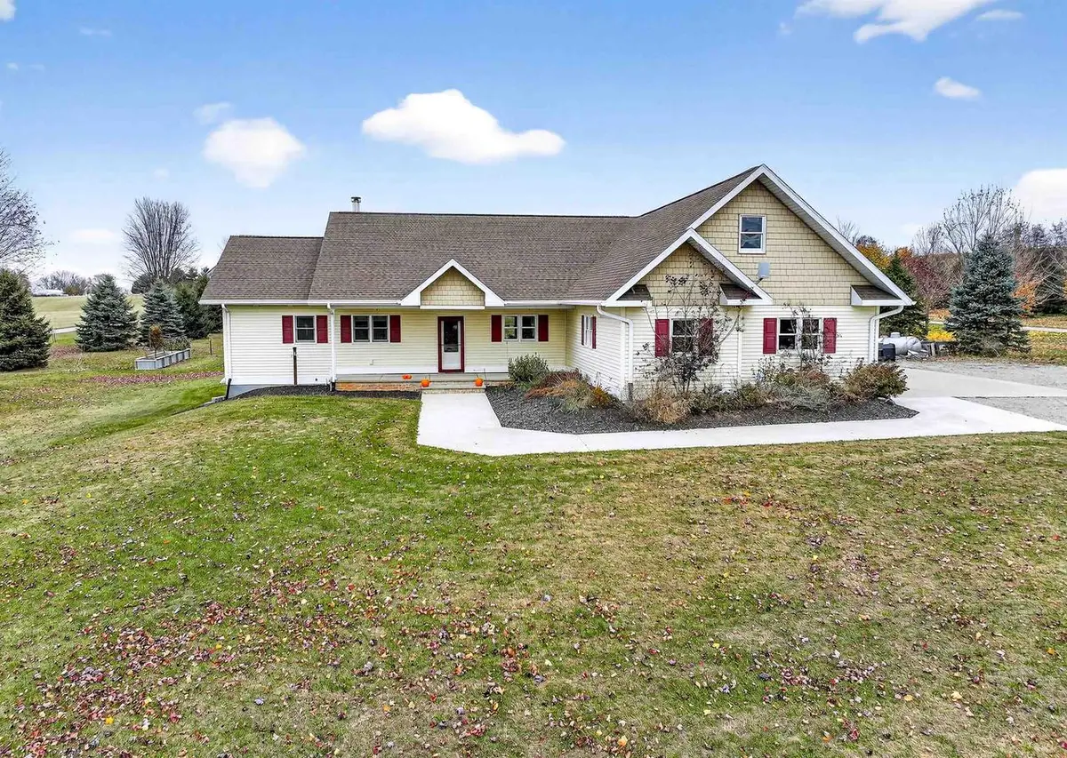 W7628 CENTER VALLEY ROAD, Shiocton, WI 54170 - Image #1