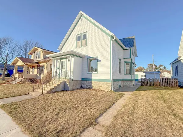 1512 16TH AVENUE, Menominee, MI 49858