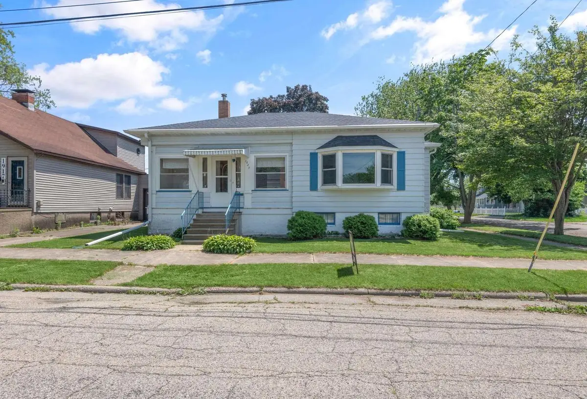 1925 THOMAS STREET, Marinette, WI 54143 - Image #1