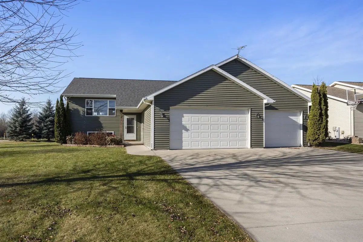 2290 LADYBIRD DRIVE, Neenah, WI 54956 - Image #1