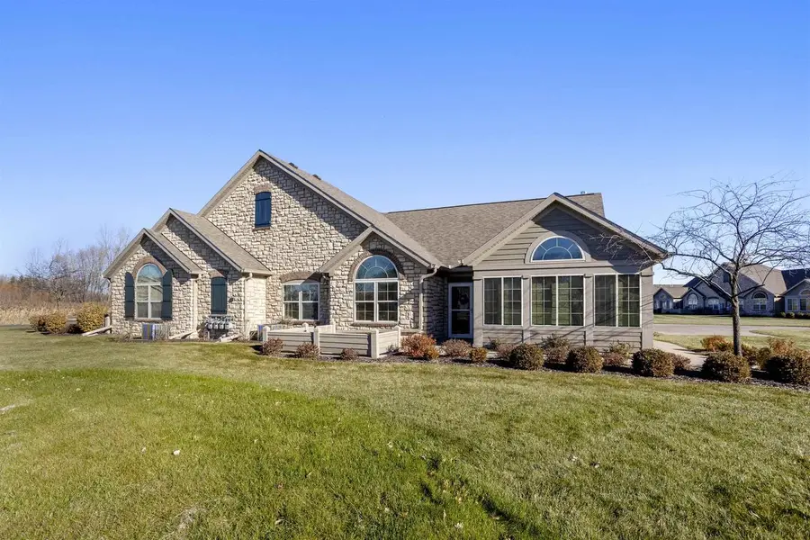 2210 E TUSCANY WAY, Appleton, WI 54913 - Image #3