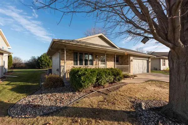 37 CHATEAU TERRACE, Oshkosh, WI 54901