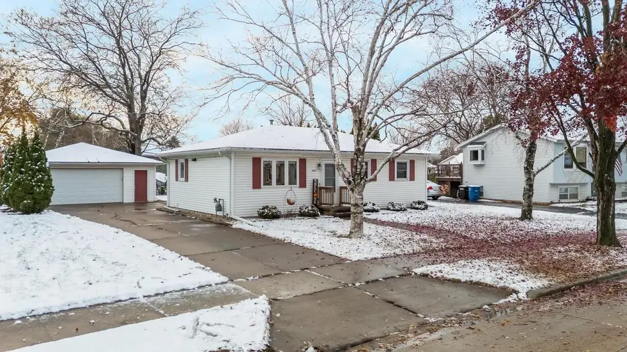 1045 ARDMORE TRAIL, Oshkosh, WI 54904 - Image #2