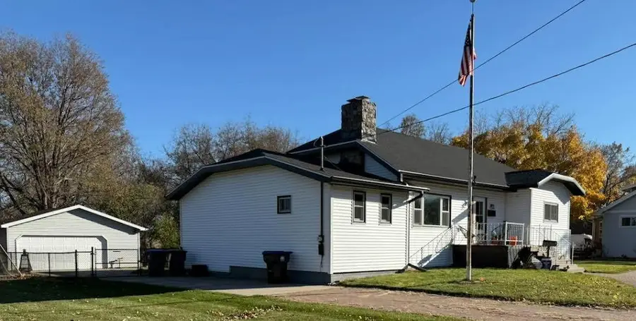 726 S PARK AVENUE, Neenah, WI 54956 - Image #2