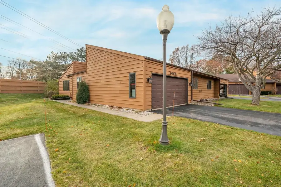 909 E WINDFIELD PLACE  #B, Appleton, WI 54911 - Image #2