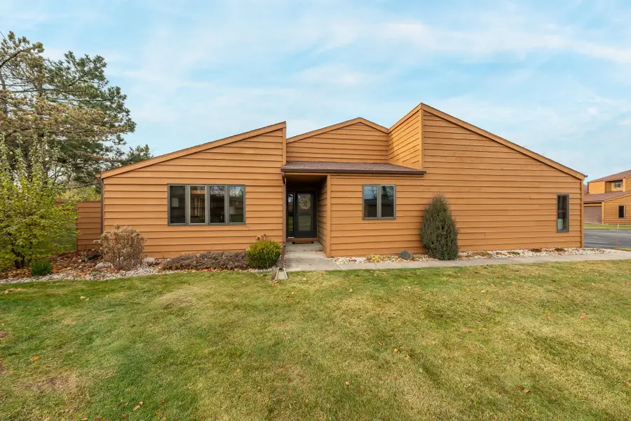 909 E WINDFIELD PLACE  #B, Appleton, WI 54911 - Image #3