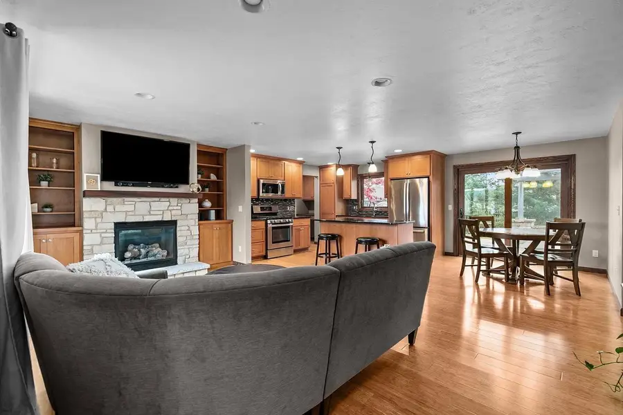 606 S WILD ROSE LANE, Appleton, WI 54914 - Image #2