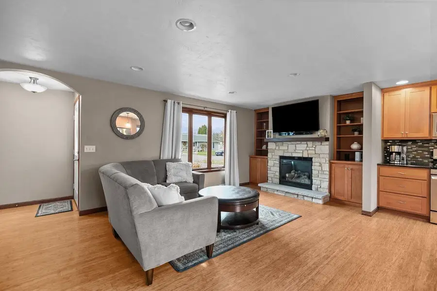 606 S WILD ROSE LANE, Appleton, WI 54914 - Image #3