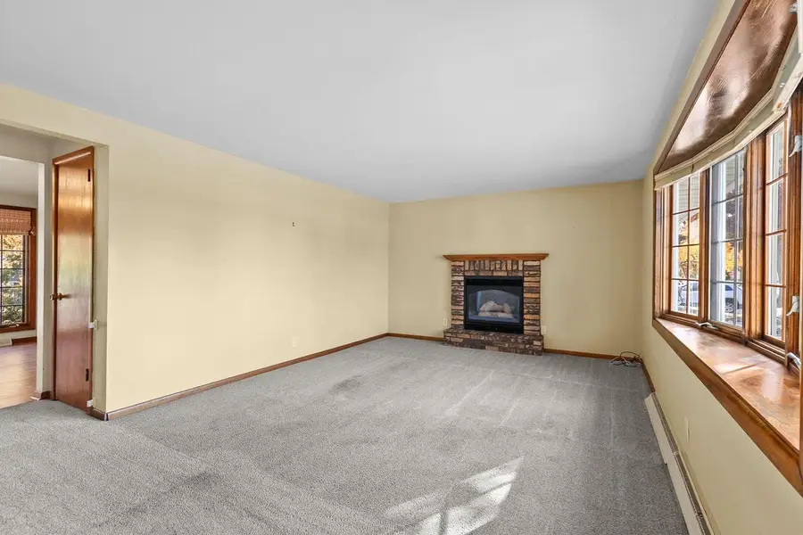 1076 SHADOW LANE, Green Bay, WI 54304 - Image #2