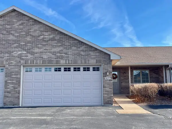 1319 POND VIEW CIRCLE  #59, De Pere, WI 54115