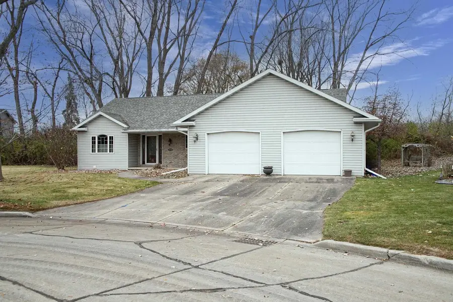 3543 N WELLINGTON DRIVE, Appleton, WI 54911 - Image #2