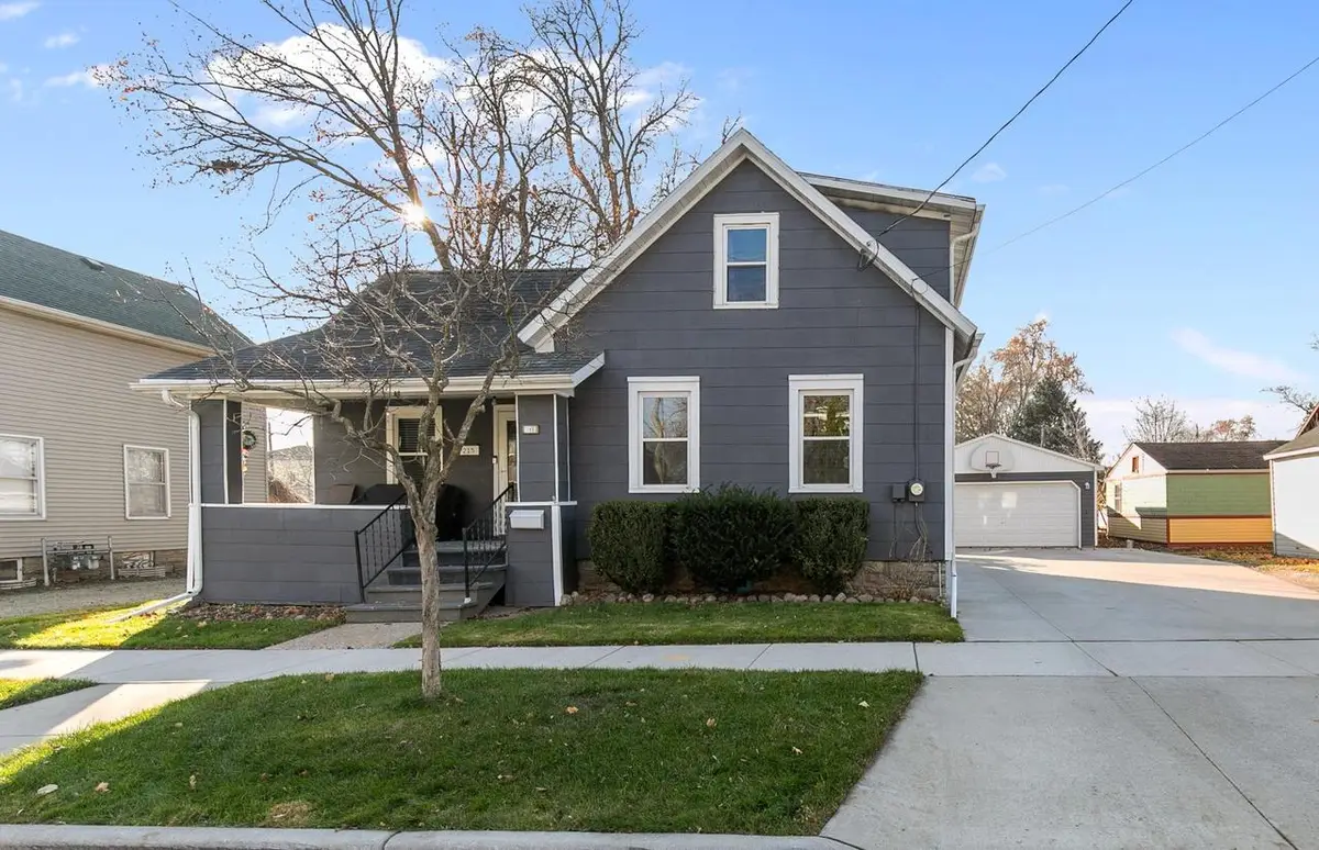 215 E WINNEBAGO STREET, Appleton, WI 54911 - Image #1