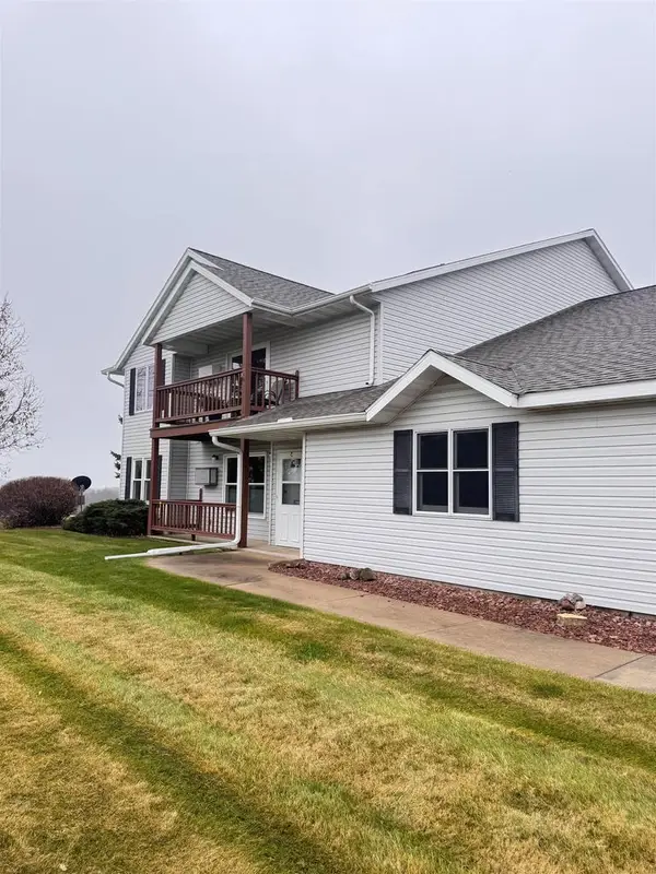 210 COUNTRY SIDE COURT, Waupaca, WI 54981