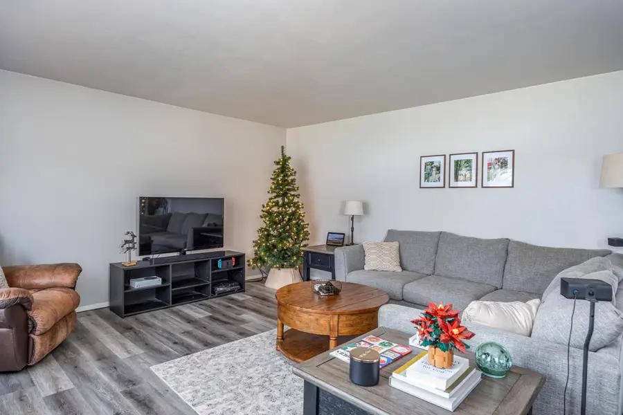 2915 S GLADYS AVENUE, Appleton, WI 54915 - Image #3