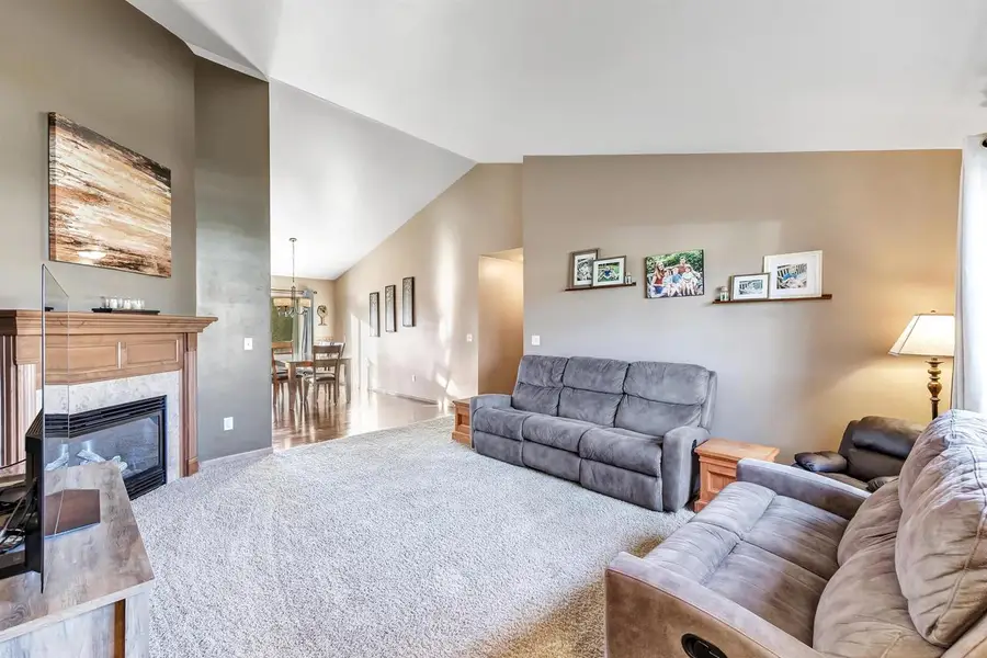 2937 YELLOW JASMINE WAY, Green Bay, WI 54313 - Image #2