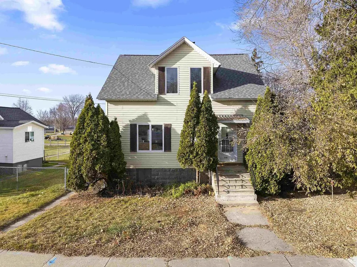 208 OGDEN STREET, Marinette, WI 54143 - Image #1