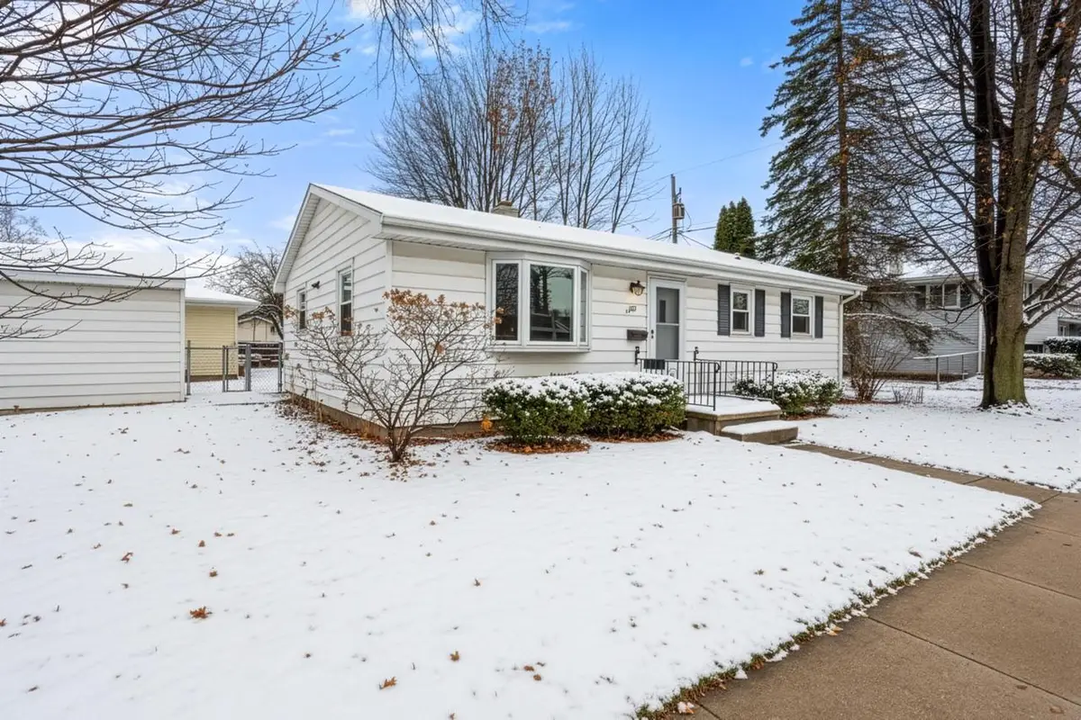 2109 E COLLEGE AVENUE, Appleton, WI 54915 - Image #1