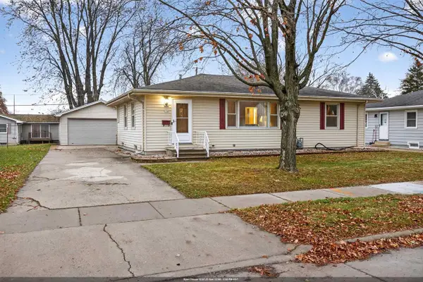154 N LARK STREET, Oshkosh, WI 54902