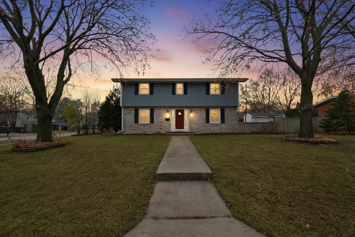 436 E BRIAR LANE, Green Bay, WI 54301 - Image #1