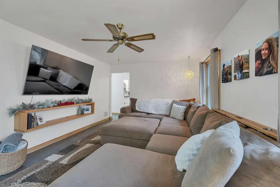 915 COLONIAL AVENUE, Green Bay, WI 54304 - Image #2