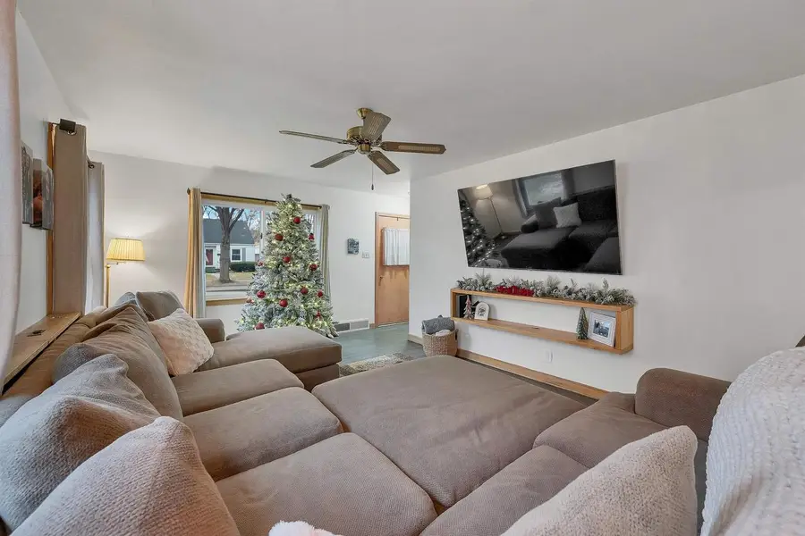 915 COLONIAL AVENUE, Green Bay, WI 54304 - Image #3