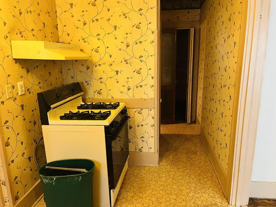 821 W 6TH AVENUE, Oshkosh, WI 54902 - Image #3