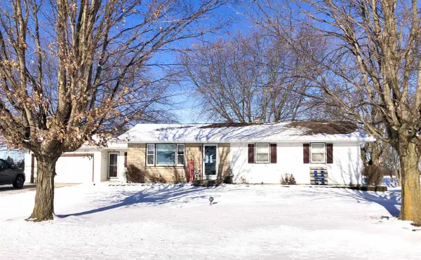 328 E MAIN STREET, Hilbert, WI 54129