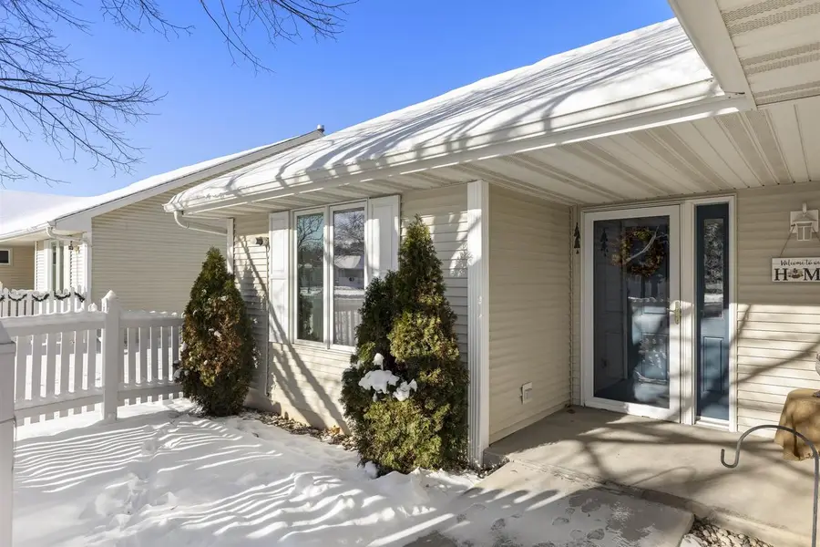215 LAKE POINTE DRIVE, Oshkosh, WI 54904 - Image #2
