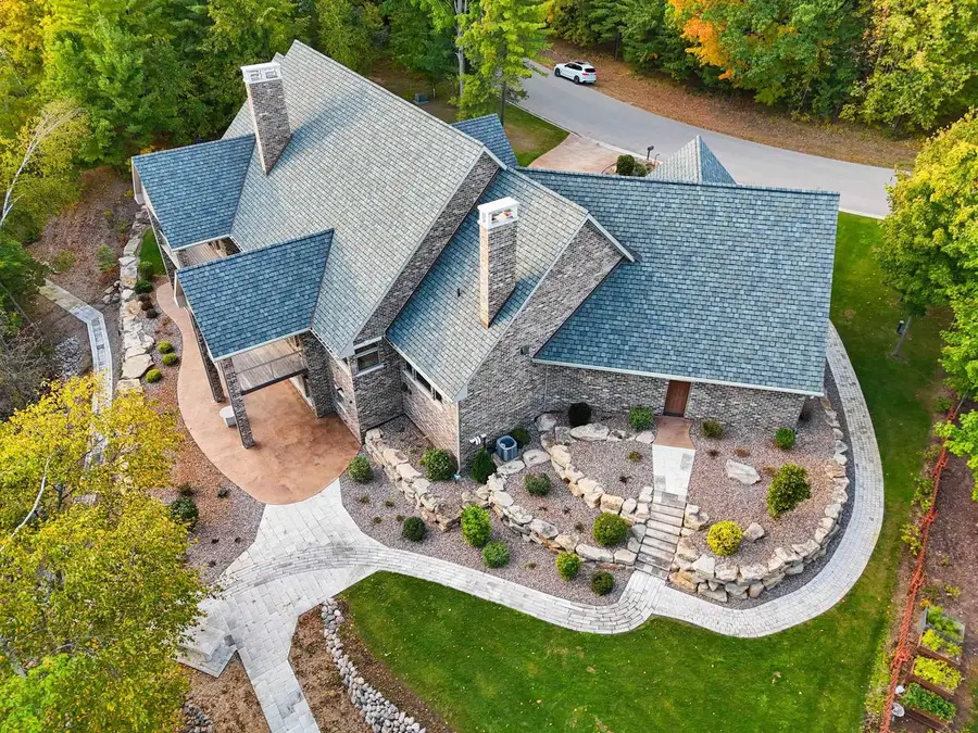 315 W HIGHLAND DRIVE, Oconto Falls, WI 54154 - Image #2