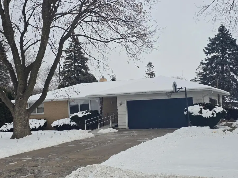 1011 ALPINE DRIVE, Green Bay, WI 54311 - Image #2