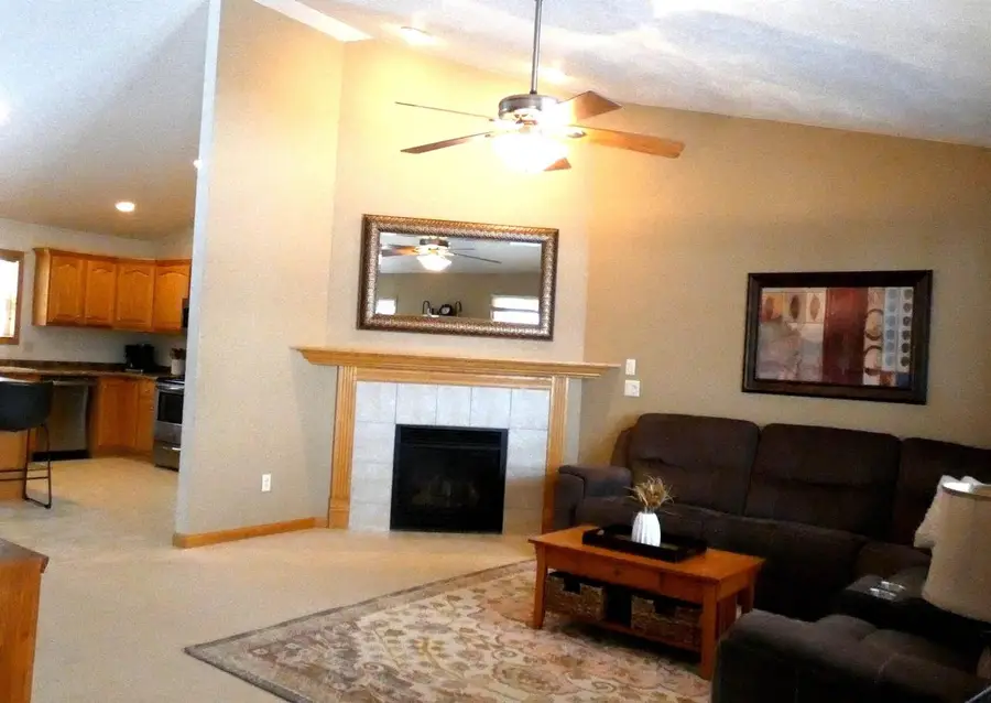 2356 DEER PRAIRIE DRIVE, Neenah, WI 54956 - Image #2