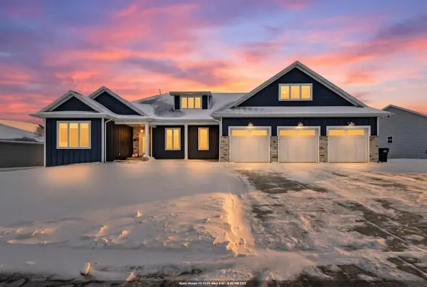 1725 RED OAK STREET, Green Bay, WI 54313