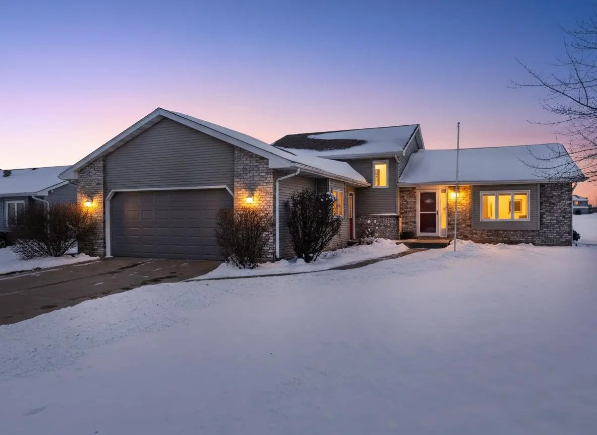 3200 S HUCKLEBERRY LANE, Appleton, WI 54915 - Image #1