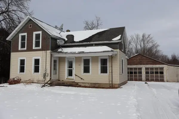 60 W 1ST STREET, Clintonville, WI 54929