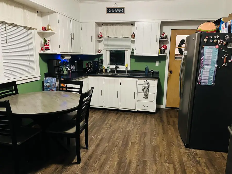 533 W 10TH AVENUE, Oshkosh, WI 54902 - Image #3