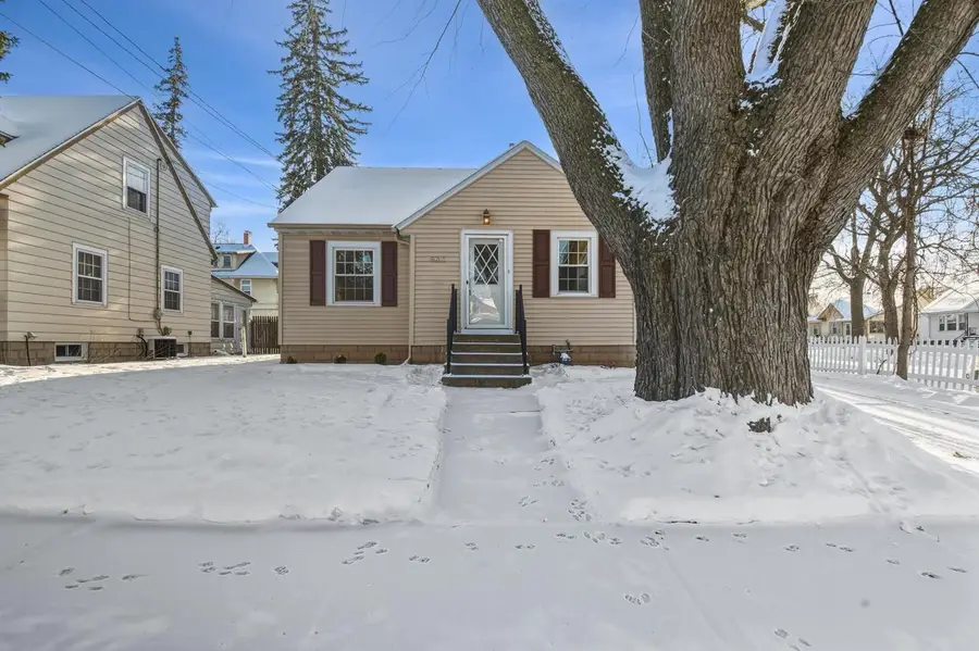 833 BLESCH PLACE, Green Bay, WI 54303 - Image #3