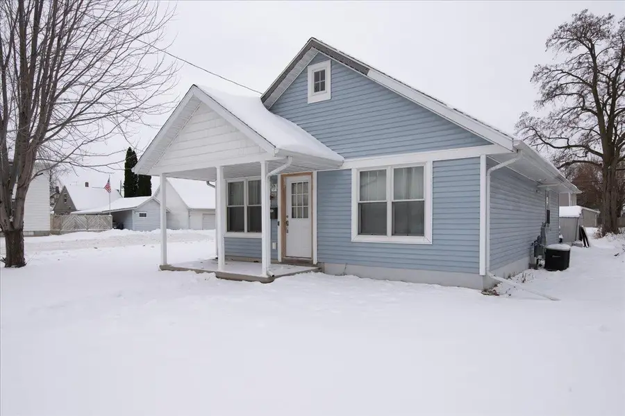 403 W 6TH AVENUE, Oshkosh, WI 54902 - Image #2
