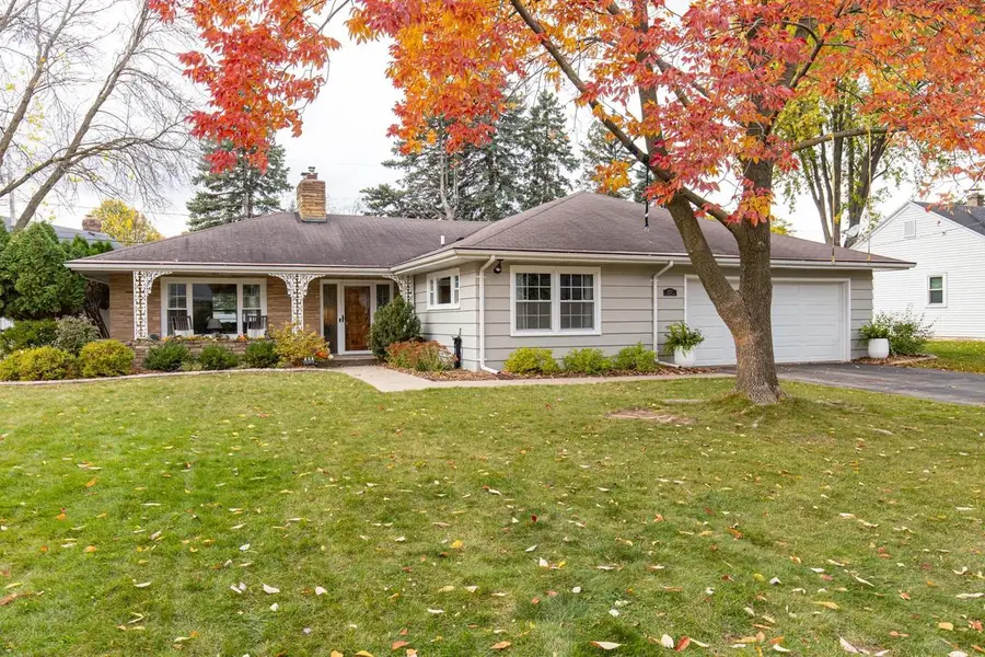 1717 S CONNELL STREET, Appleton, WI 54914 - Image #2