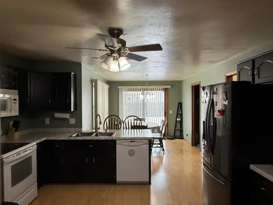 397 GARDNERS ROW STREET, Appleton, WI 54915 - Image #2