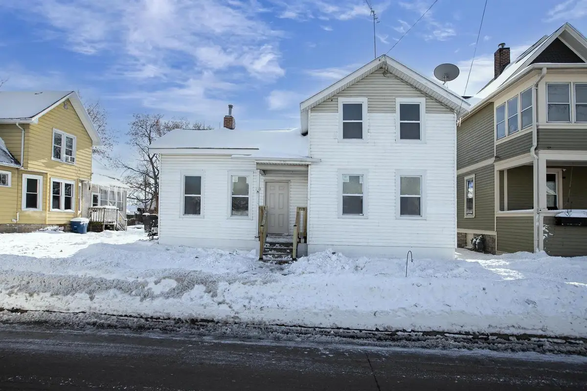 321 E PARKWAY AVENUE, Oshkosh, WI 54901 - Image #1