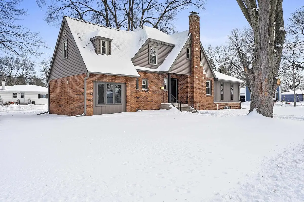 308 FAIRVIEW WAY, Shawano, WI 54166 - Image #1